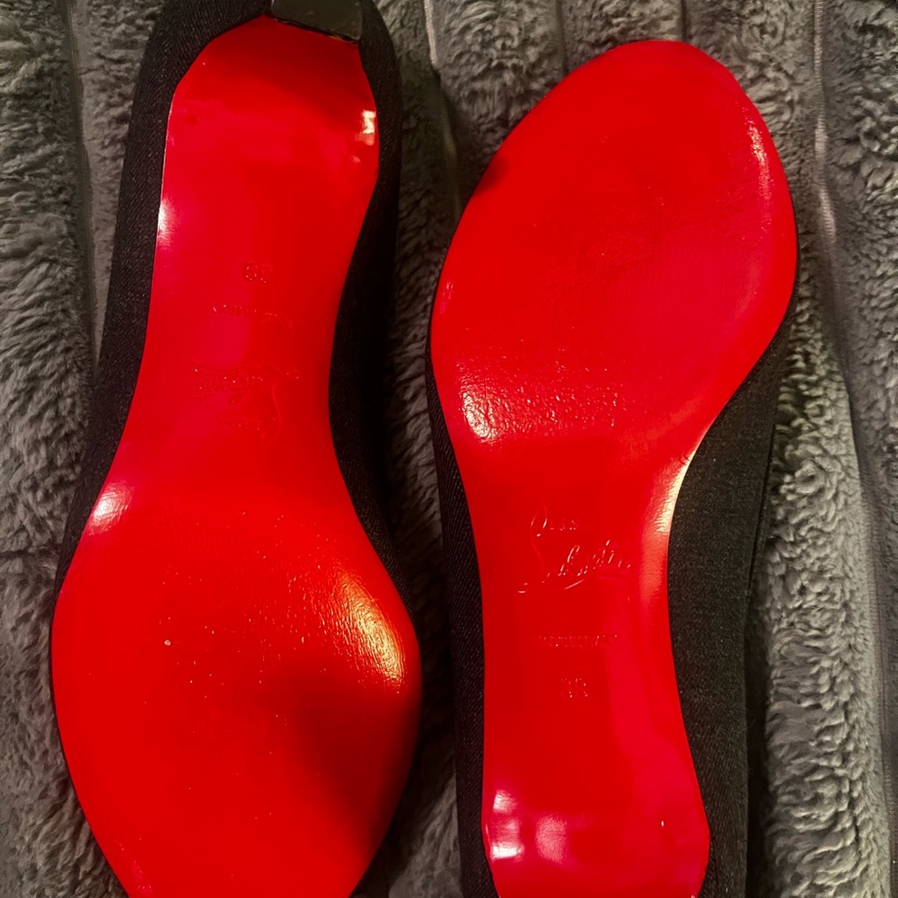 Christian Louboutin red bottoms excellent shoes dk almost black Peep-Toe
